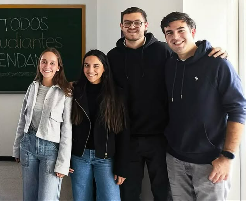 Grupo de estudiantes de Ingeniería Industrial de Uniandes