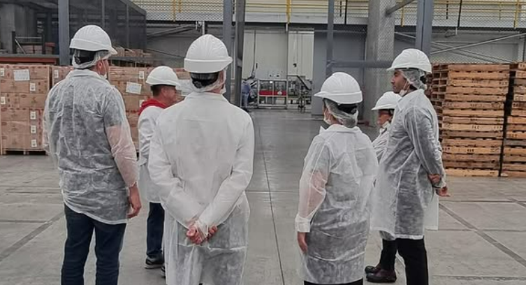 Visita empresarial del Departamento de Ingeniería Industrial a la fábrica de licores de Cundinamarca