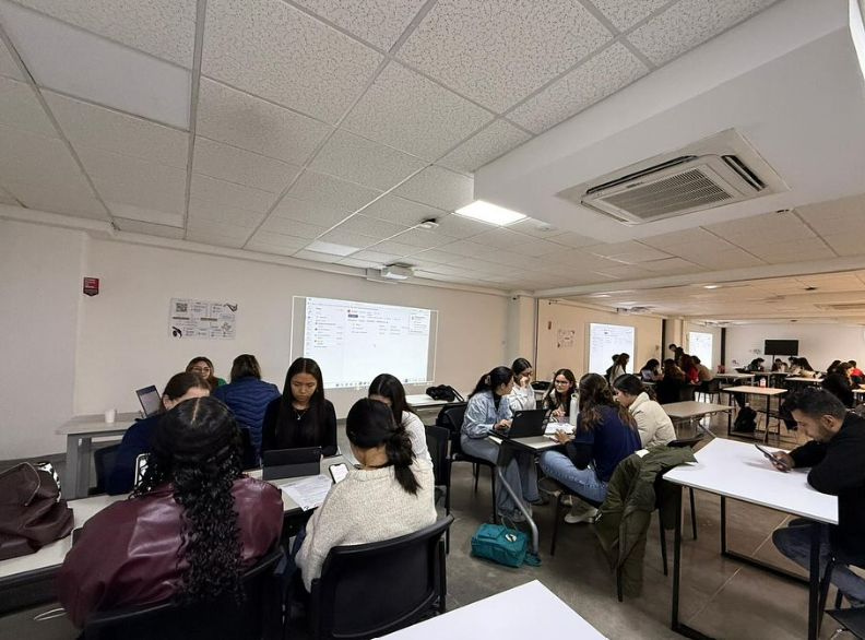 Estudiantes en la inmersión en Totto